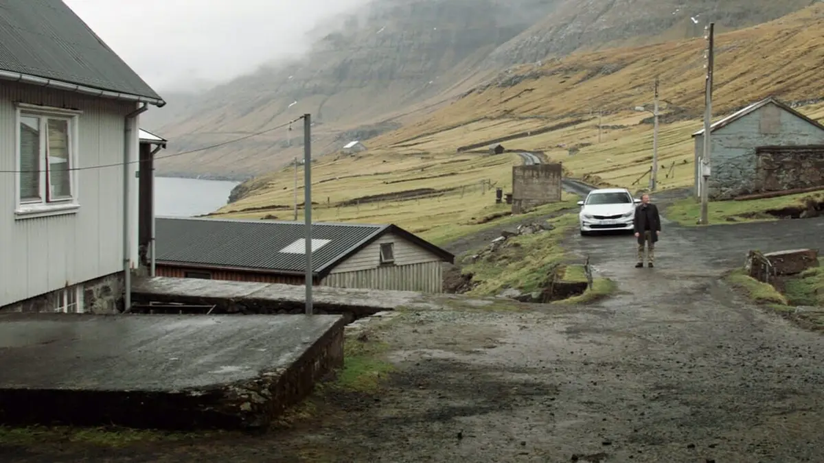 Trom : les falaises, le vent et la mort S01E01 Un appel au secours