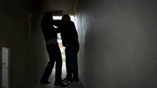 Tueur au bout du fil S02E03 Meurtre au cutter