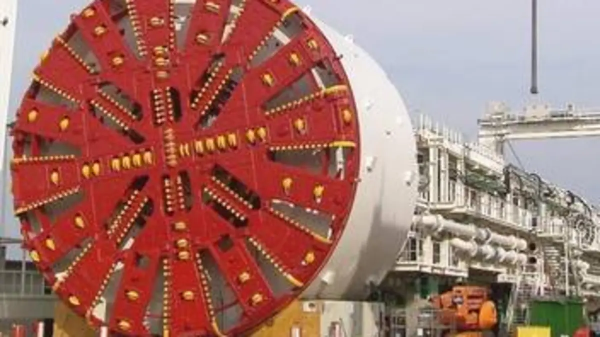 Tunnel du Gothard: géant sous les Alpes Géant sous les Alpes