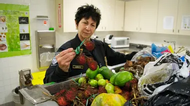 Pris en flag ! : Veuillez retirer vos chaussures