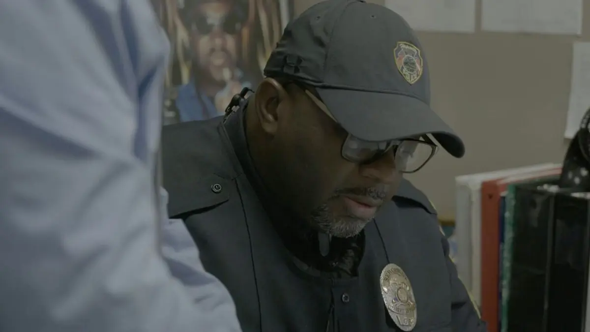 Un assassin dans la police Bombe à retardement