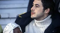 Un bébé noir dans un couffin blanc