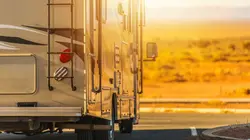 Un camping-car à tout prix S07E10 Lune de miel