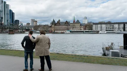 Un cas pour deux S38E02 La pomme de la discorde