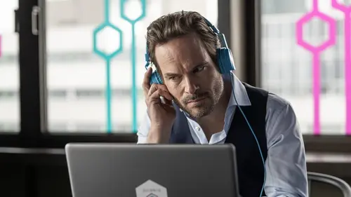 Un cas pour deux S41E06 Un monde connecté