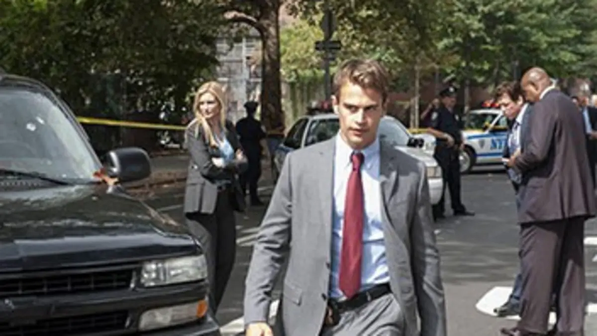 Un flic d'exception S01E04 Cartes sur table