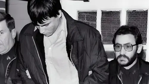 Un intrus dans ma maison Des pas dans le grenier