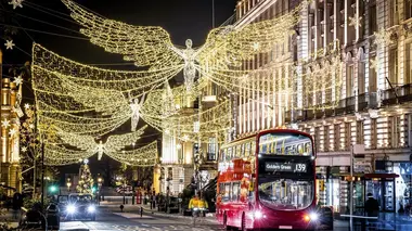 Un jour ailleurs S01E40 Noël à Londres / Château de Sissi / Réveillon dans un palace