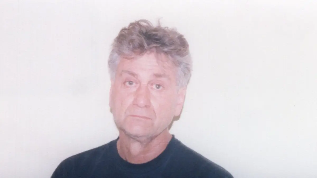 Un mort au sous-sol Meurtres en miroir en streaming