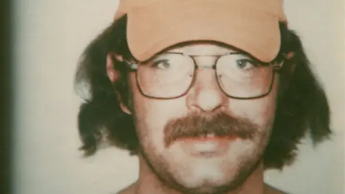 Un mort au sous-sol Un tueur dans le quartier en streaming