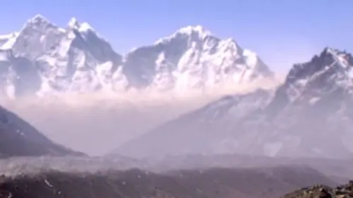 Un nuage sur le toit du monde
