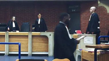 Un procureur sur la ville S01E03 Nîmes
