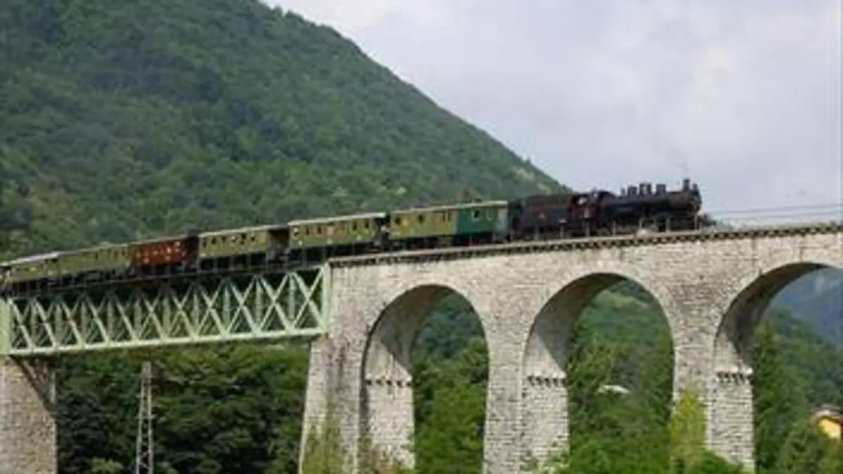 Un train à travers E04 La Slovénie