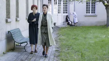 Un village français S07E09 Un petit coup de rouge