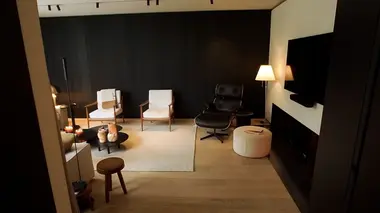 Extension et nouvel aménagement complet pour cette maison liégeoise à l'architecture classique des années 60