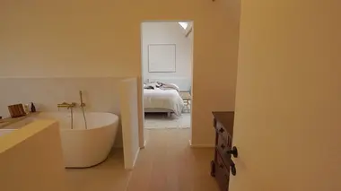 Ré-interprétation réussie d'une maison californienne dans nos campagnes belges / Pierre Papier Ciseaux