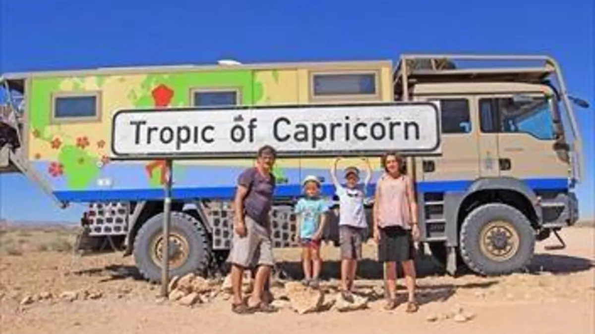 Une famille à l'école du monde