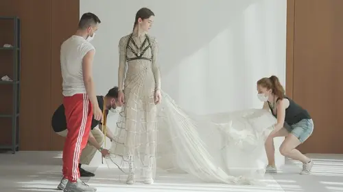 Casting Une femme à la tête de Dior