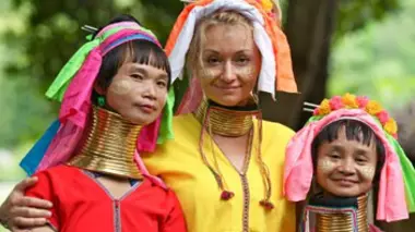 Thaïlande, les femmes girafes