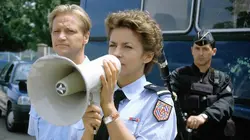 Une femme d'honneur S02E04 Mort en eaux troubles