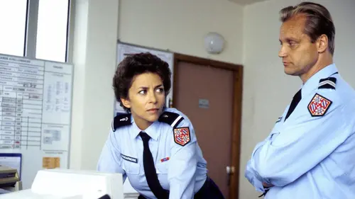 Une femme d'honneur S01E04 Double détente