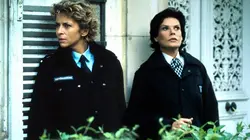 Une femme d'honneur S04E03 Perfide Albion