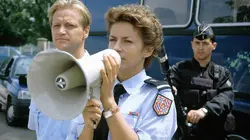 Une femme d'honneur S02E04 Mort en eaux troubles