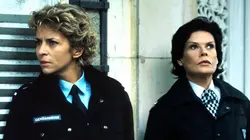 Une femme d'honneur S04E03 Perfide Albion