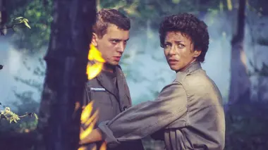 Une femme d'honneur S02E01 Brûlé vif