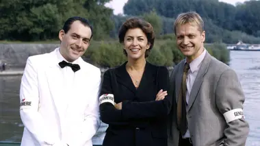 Une femme d'honneur S02E04 Mort en eaux troubles