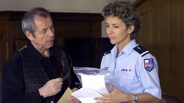 Une femme d'honneur S06E01 Secret de famille