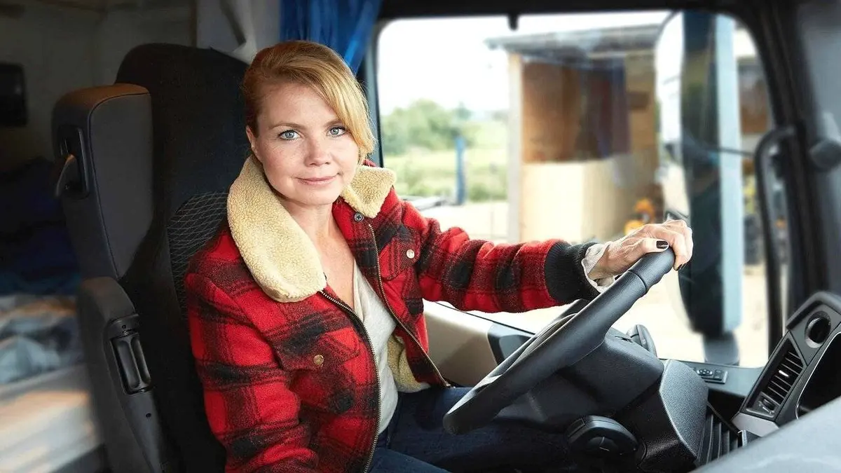 Une femme sur la route