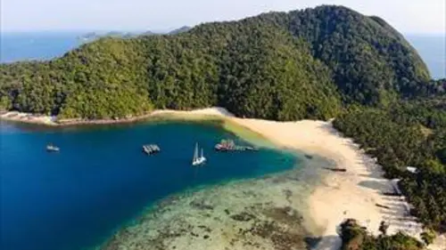 Une Fleur dans l'océan Indien E01