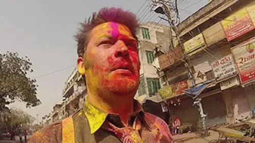 Une folle journée S01E01 A Delhi