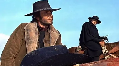 Une longue file de croix en streaming