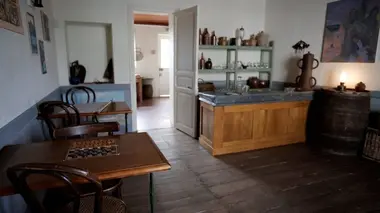 Une maison, un artiste Paul Gauguin, la buvette de la plage en Bretagne