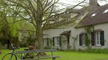 Une maison, un artiste S04E05 Régine Deforges, Boutigny comme un livre ouvert