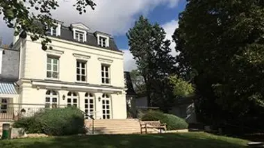 Une maison, un artiste S05E09 Raymond Devos, l'amuseur de Saint-Rémy