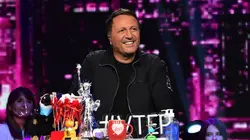 Sur TF1 à 23h40 : Vendredi, tout est permis avec Arthur