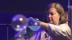 Veuves noires S01E04 Meurtre au labo