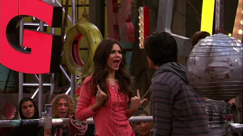 Victorious S03E02 Le Gorilla club