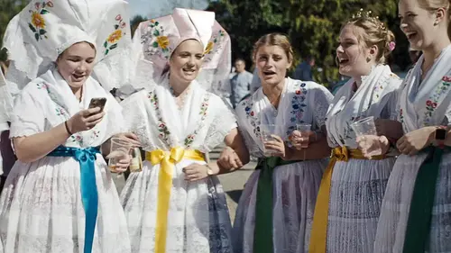 Village X S02E07 Le styliste et les Sorabes