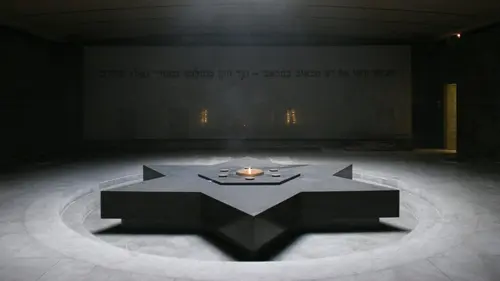 Visite d'Emmanuel Macron au mémorial de la Shoah, à Paris