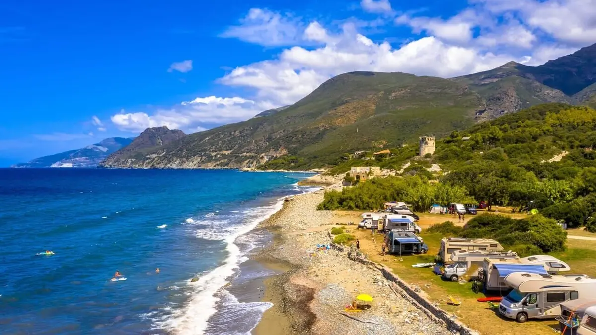 Vive le camping Corse : road trip en camping-car