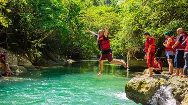 Vive le camping Corse : un séjour de rêve les pieds dans l'eau !