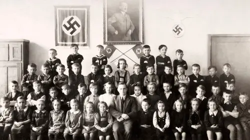 Vivre avec Hitler S01E03 Chute et héritage