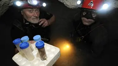 Vivre en enfer E04 Créatures du noir