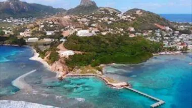 Vivre et travailler sur une île au soleil : des Français réalisent leur rêve ! E01