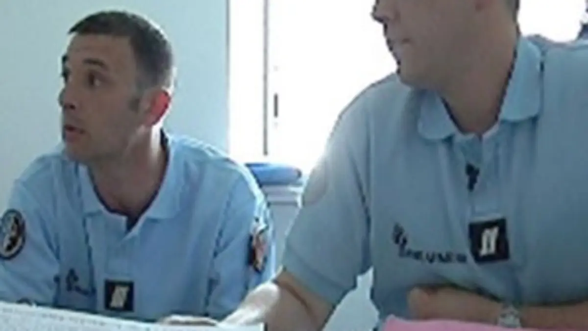 Vous avez demandé la gendarmerie ? E13