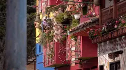 Voyage à travers les couleurs E03 La Colombie en rouge